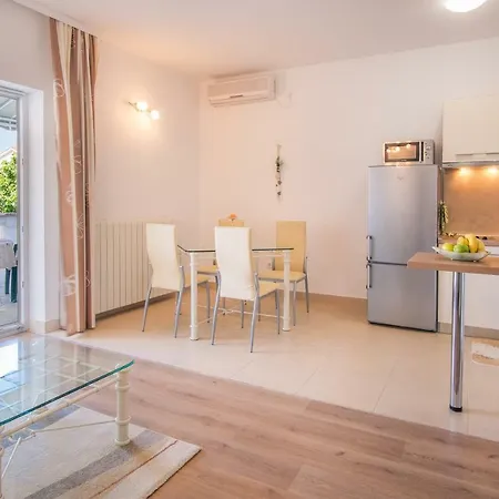 Dujmovic Apartment Malinska