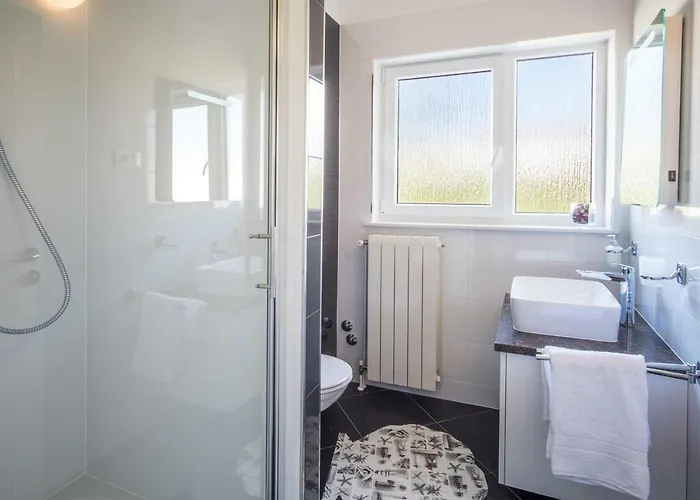 Dujmovic * マリンスカ